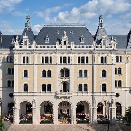 W Budapest Bagian luar foto