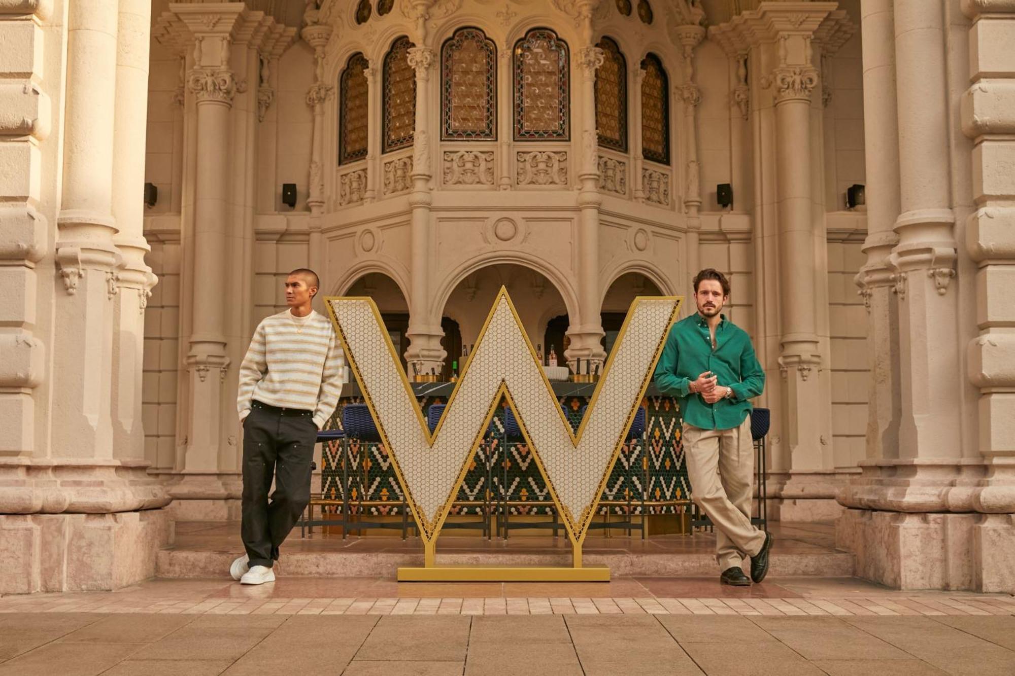 W Budapest Bagian luar foto