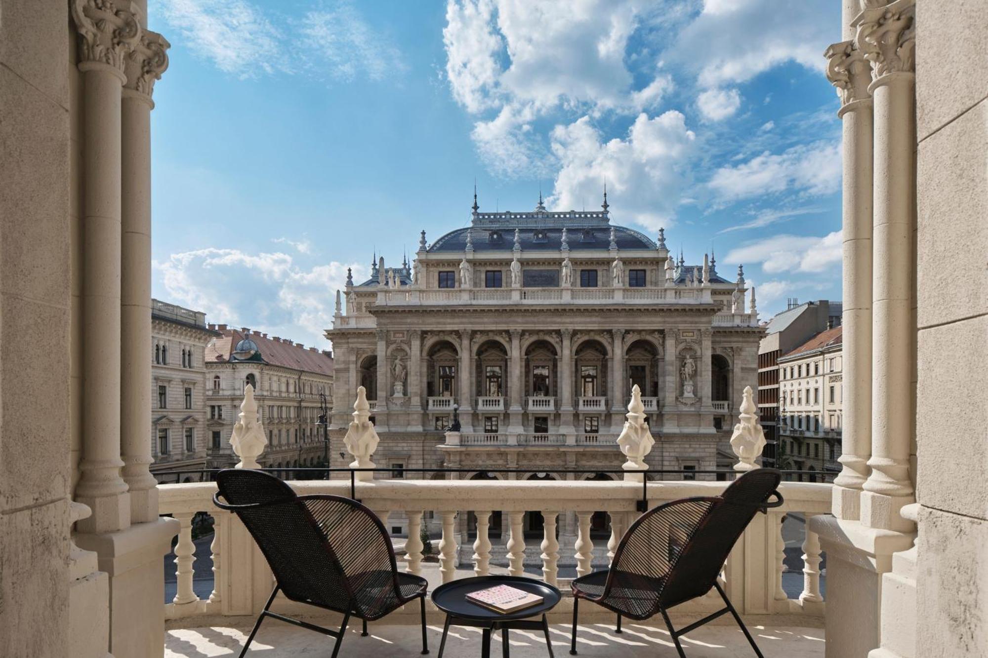 W Budapest Bagian luar foto
