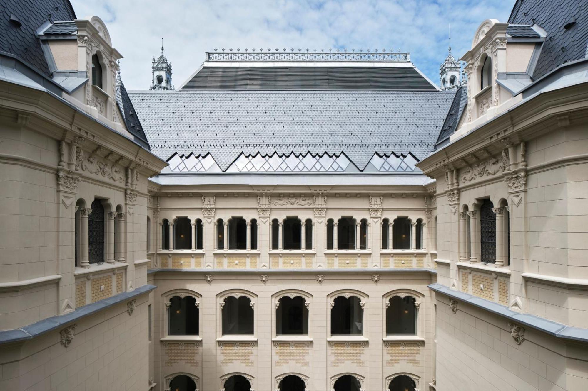 W Budapest Bagian luar foto